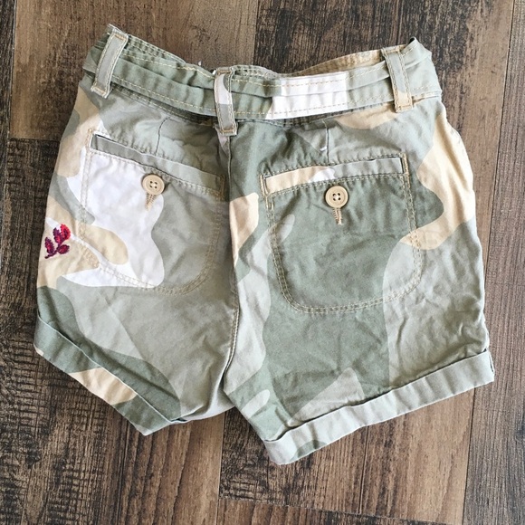 GAP Kids Bow belt Camo Shorts with Embroidery - Picture 2 of 4